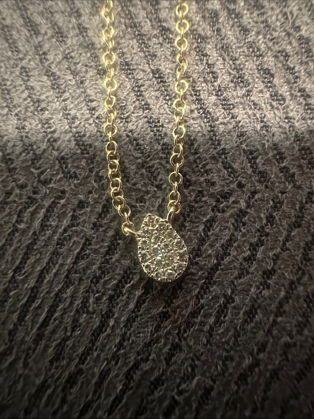 14 K Gold Pear drop microwave pendant necklace . 18 inch. Solid gold